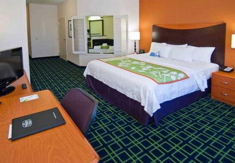 Fairfield Inn & Suites By Marriott Oklahoma City Nw Expressway/Warr Acres Eksteriør bilde